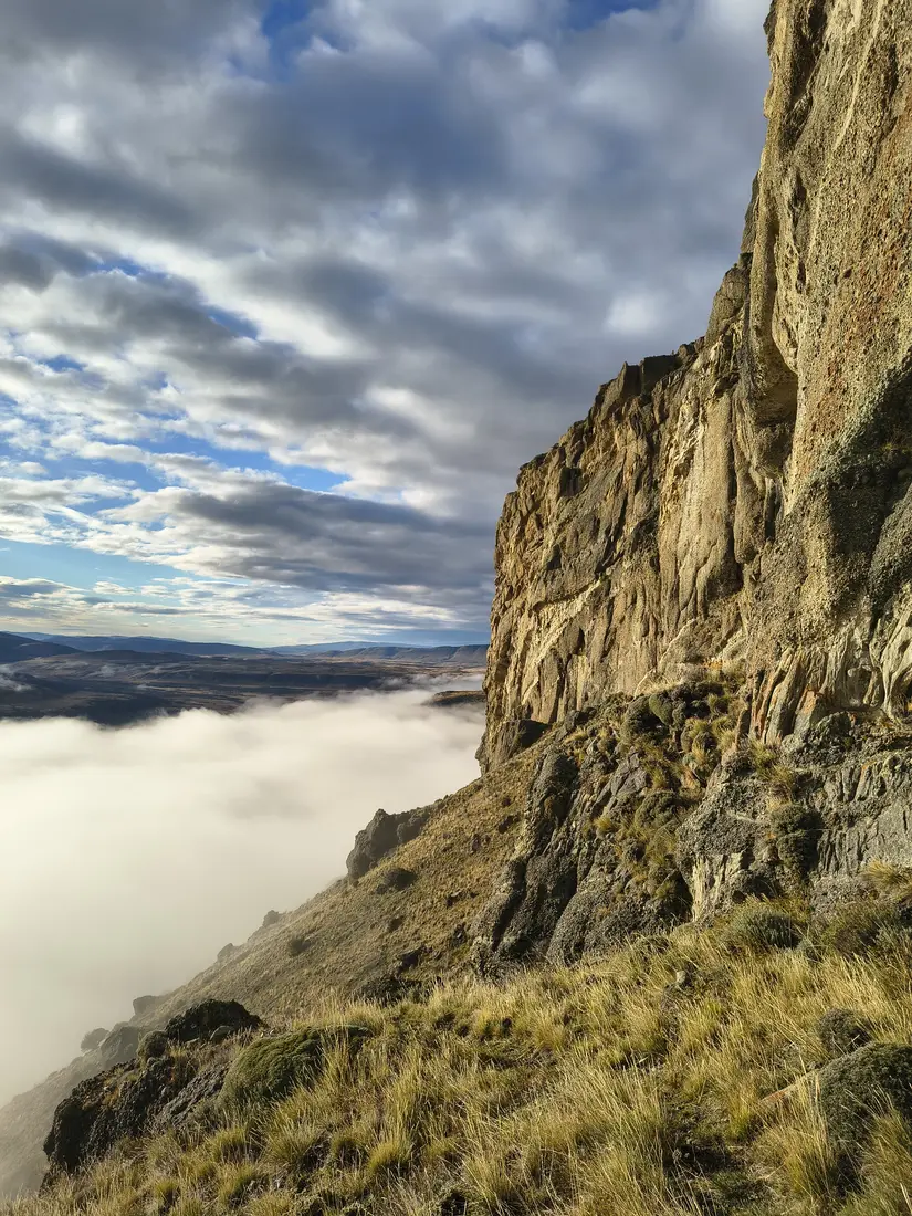 Mar de nubes visto desde un cerro de la Patagonia