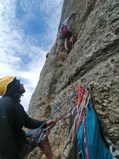 Detalle de escalada en roca